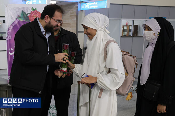 استقبال از آخرین کاروان عمره‌گذار دانش‌آموزی از سکوی پروازی تهران