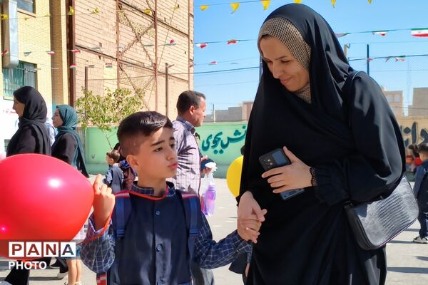 زنگِ مهر در بهارستان دو؛ از فرشته‌ها تا شکوفه‌ها