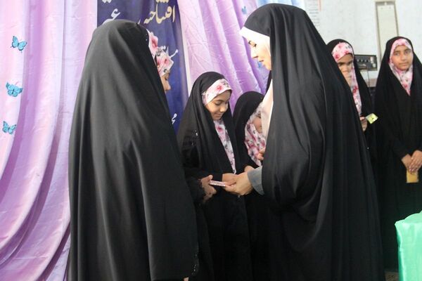 افتتاحیه محفل انس با قرآن‌کریم در دبیرستان جوادالائمه بهارستان‌دو