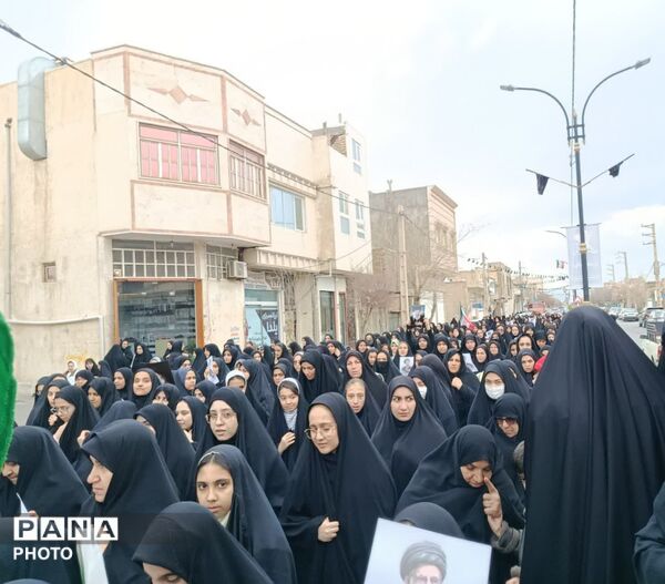 قیام معلمان و دانش‌آموزان شهرستان جعفرآباد برای خونخواهی امام شهید