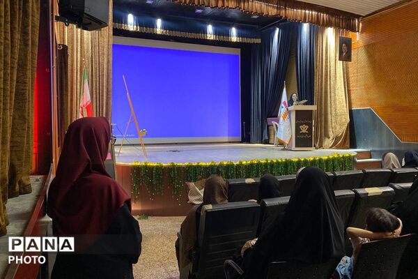  هم‌اندیشی خانواده و مدرسه در دبیرستانهای نگین دانش و باران دانش