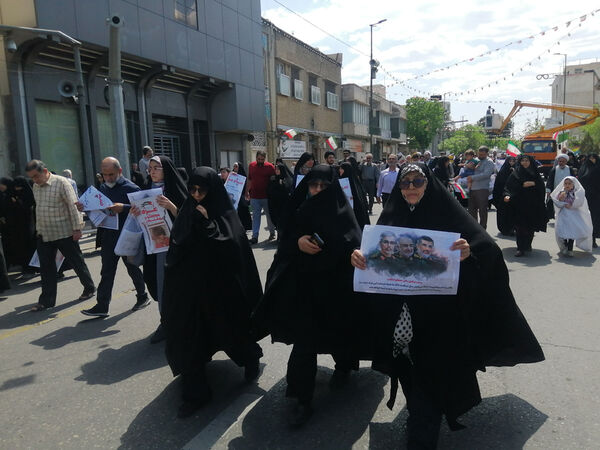 راهپیمایی نمازگزاران جمعه قم در حمایت از عملیات وعده صادق و طرح نور