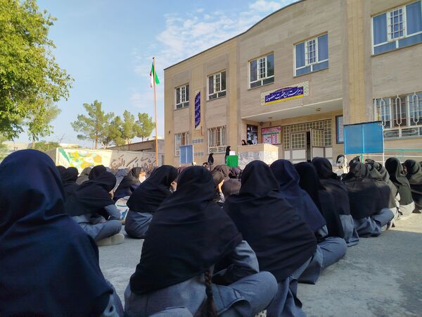 برگزاری مراسم عزاداری شهادت شهید سید حسن نصرالله در دبیرستان حضرت معصومه (س) شهرستان خلیل‌آباد