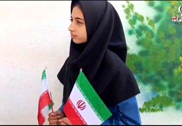 گفت‌وگوی پانا ناحیه دو یزد با دانش‌آموزان دبیرستان کرامت از اهمیت راهپیمایی ۱۳ آبان