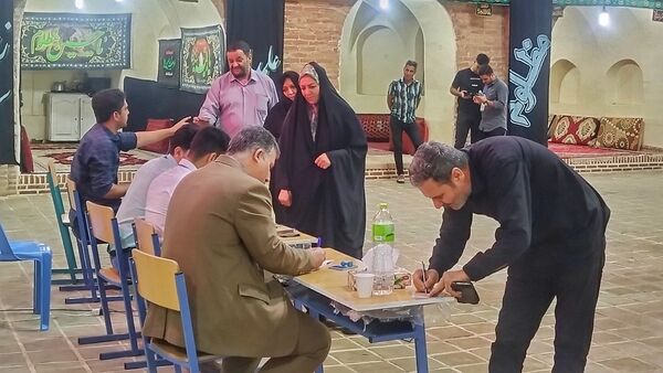 حضور پرشور مردم‌ اشتهارد برای دومین بار در پای صندوق‌های رأی