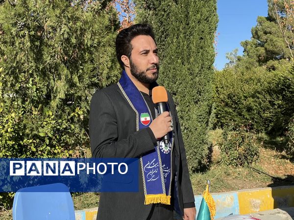 حضور پرشور مردم شهرضا در تشییع پیکر مطهر ده شهید گمنام دوران دفاع مقدس 