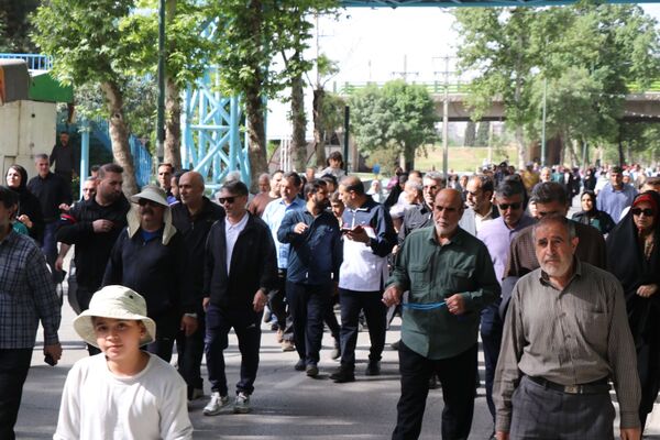پیاده روی بزرگ خانوادگی در کرمانشاه 