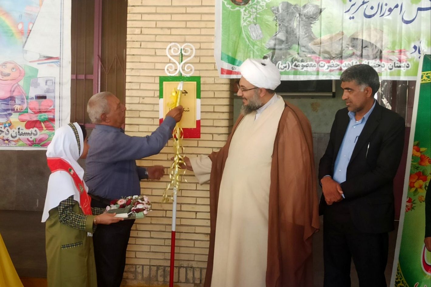 شکوفه‌های دانایی در مدرسه شاهد حاجی‌آباد