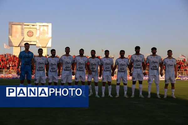 برد شیرین تراکتور در خانه مقابل آلمینیوم اراک