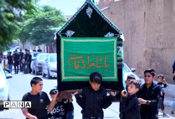 هم‌نوایی نسل‌ها در دسته‌های عزاداری امام حسین(ع) 