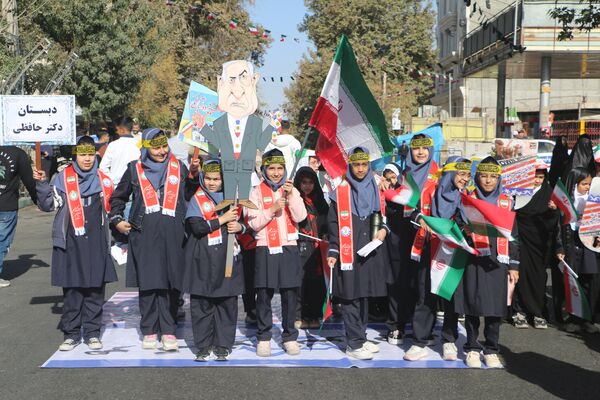 فریاد استکبار ستیزی از ورامین طنین انداز شد