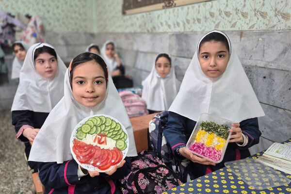 سبزِ سلامت، سپیدِ صداقت، سرخِ زندگی در دبستان هدی
