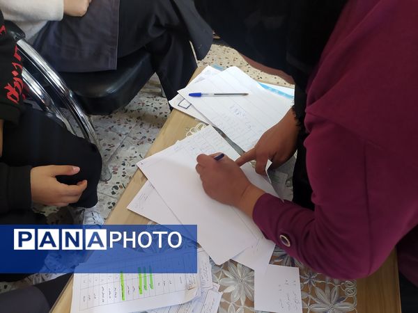 دیدار دبیران با اولیا و تحویل بیلان کار آبان در دبیرستان حاج تقی نجفی 