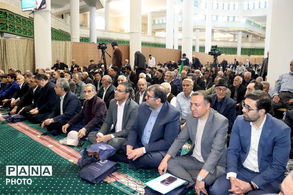 تجلیل از ایثارگران فرهنگی و پرسش و پاسخ در مصلی زنجان