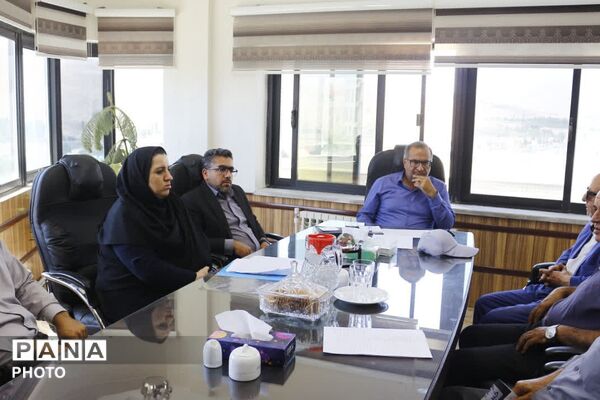 تجلیل فرماندار فیروزکوه از کارکنان حراست 