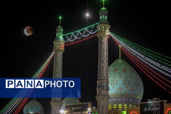 رصد زیباترین خسوف قرن از آسمان مسجد جمکران