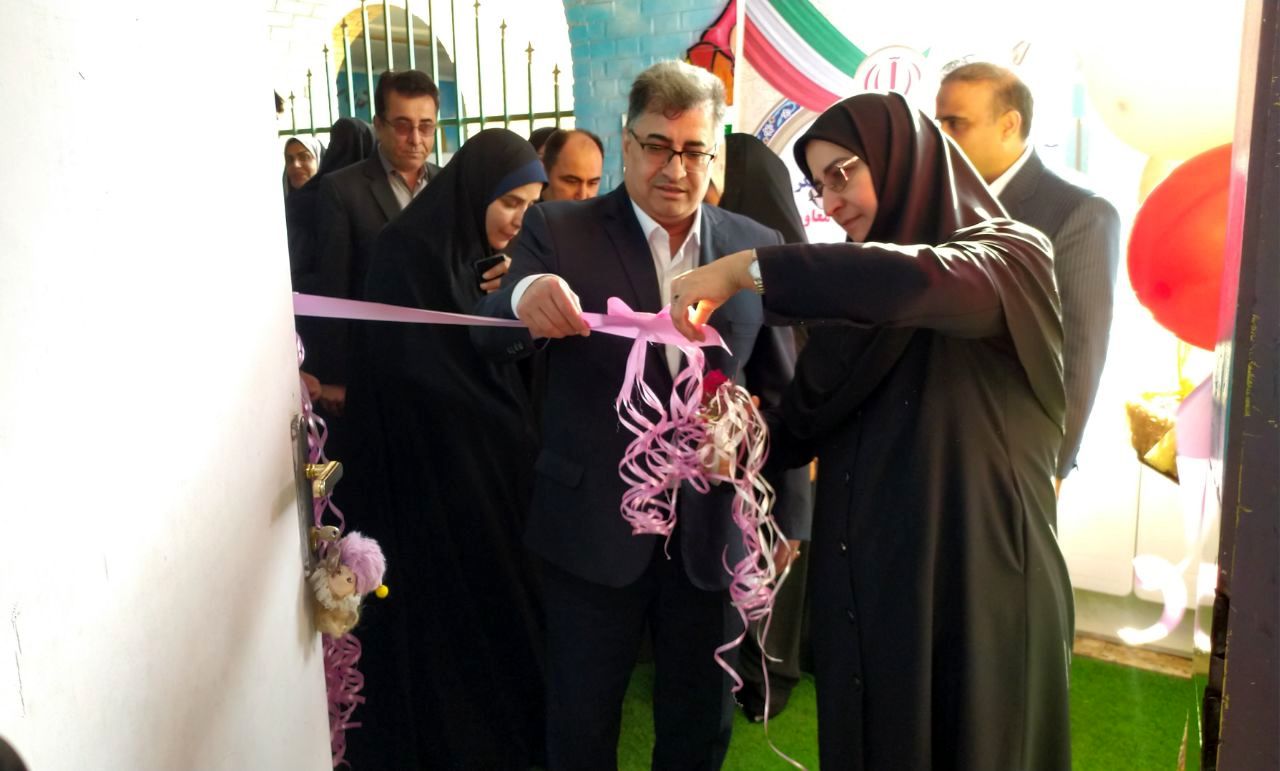 کلاس انعطاف‌پذیر و آزمایشگاه مدرسه‌ای در گناوه به بهره‌برداری رسید

