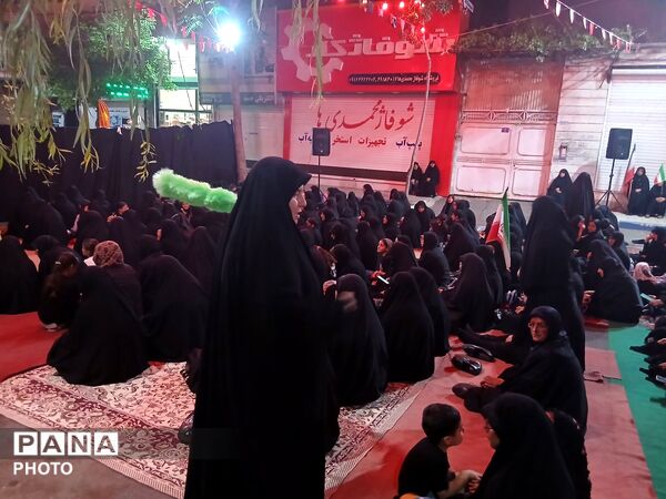 اجتماع شبانه مردم کرج  زیر پرچم اباعبدالله الحسین( ع)