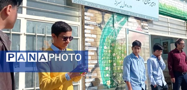 مسابقات درون مدرسه‌ای حل مکعب روبیک در دبیرستان شهید بهشتی کاشمر