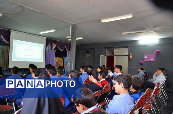 کارگاه آموزشی خبرنگاری پسران منطقه 6