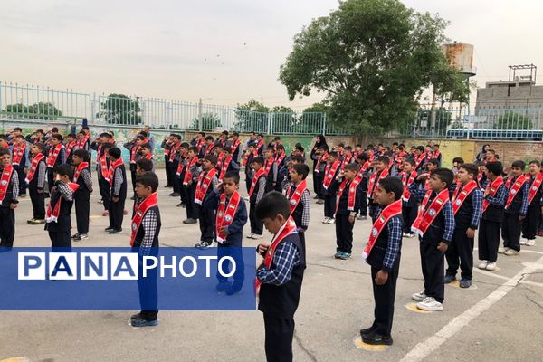 بازدید کشوری از دانش‌آموزان پیشتاز دبستان فولادفر ناحیه دو شهرری 