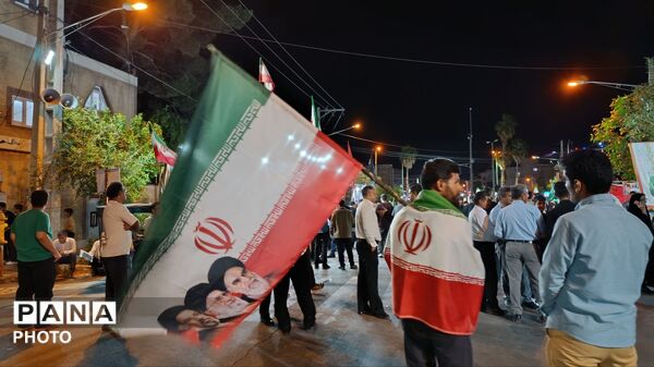 تجمع مردم میدان بهشتی در حمایت از ایران