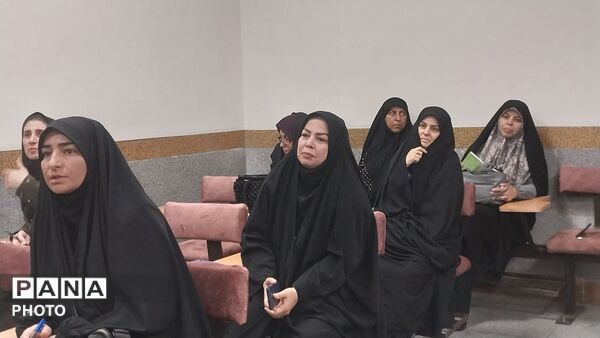 کارگاه آموزشی خودشناسی در دبیرستان آرمینه مصلی‌نژاد