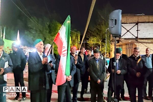 یک دنیا شاهد و مبهوت از حضور خیابانی مردم شهر بار