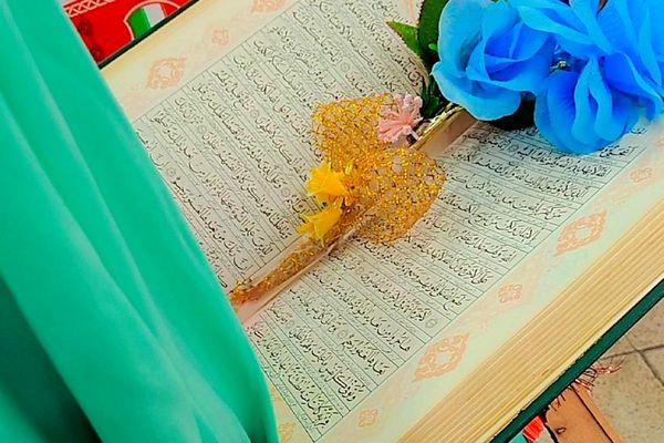 مراسم «لاله‌های روشن» در دبستان دکتر کیهانی 