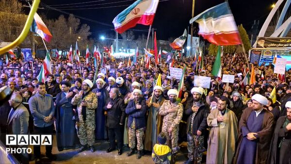 مردم دلفان در شب چهلم مراسم شهید آیت‌الله سید علی خامنه‌ای گردهم آمدند