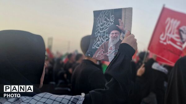 شکوه ایثار در قم؛ پیکر شهید ایران بر دستان ملت تشییع شد