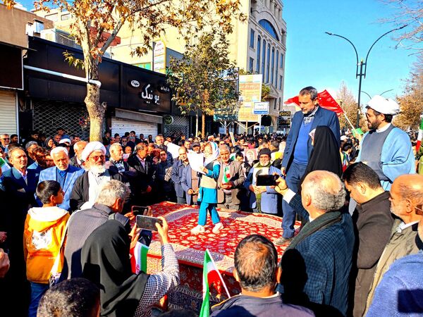 خروش  مردم کاشمر علیه اقدامات تروریستی 