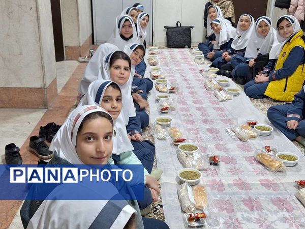 همدلی و معنویت در مراسم افطاری مدرسه حسین‌علی بابایی تهران