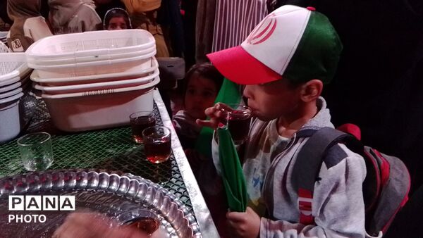 دویست و سی و سه شب خدمت در چایخانه فاطمه الزهرای نیشابور