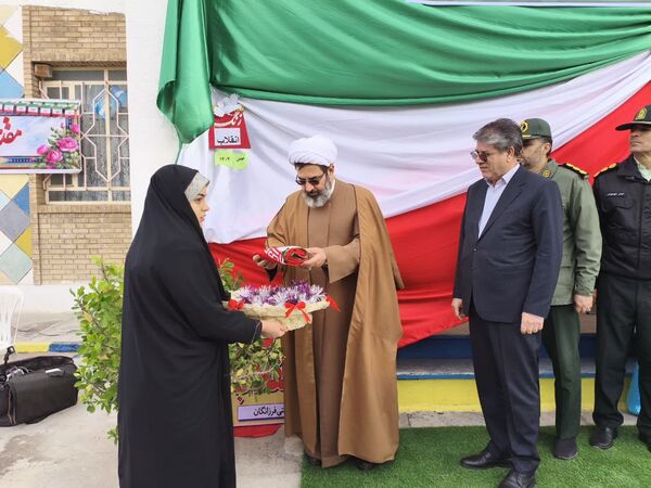 به صدا در آمدن زنگ انقلاب در مدارس اسلام آباد غرب 