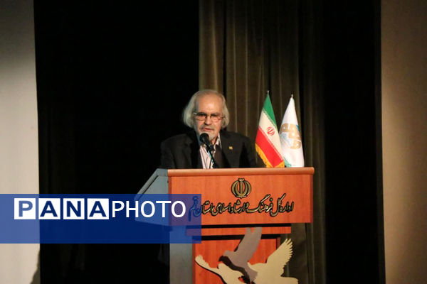 همایش ادبی هنری «مزد خدمت» در قم