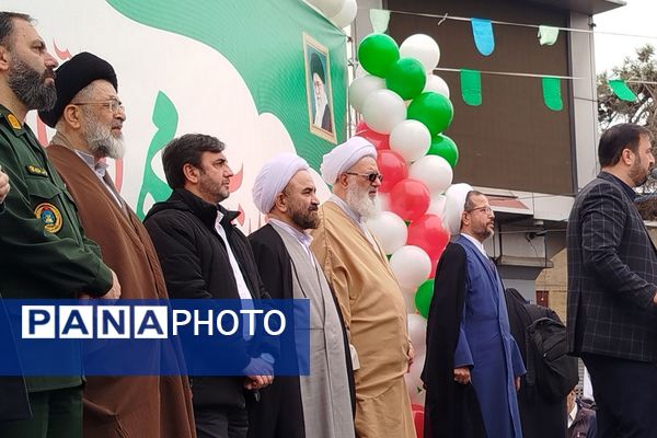 حضور اقشار مختلف مردم شهرری در راهپیمایی ۲۲ بهمن