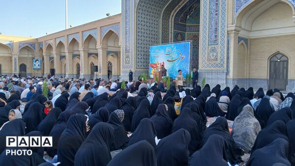 قرائت دعای عرفه در زیارتگاه شهید آیت الله مدرس