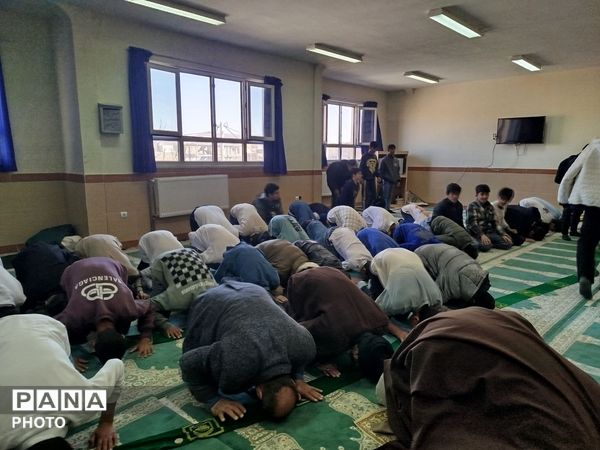 مراسم جشن تکلیف پسران در دبیرستان شهید احمد ارغیانی صفی آباد