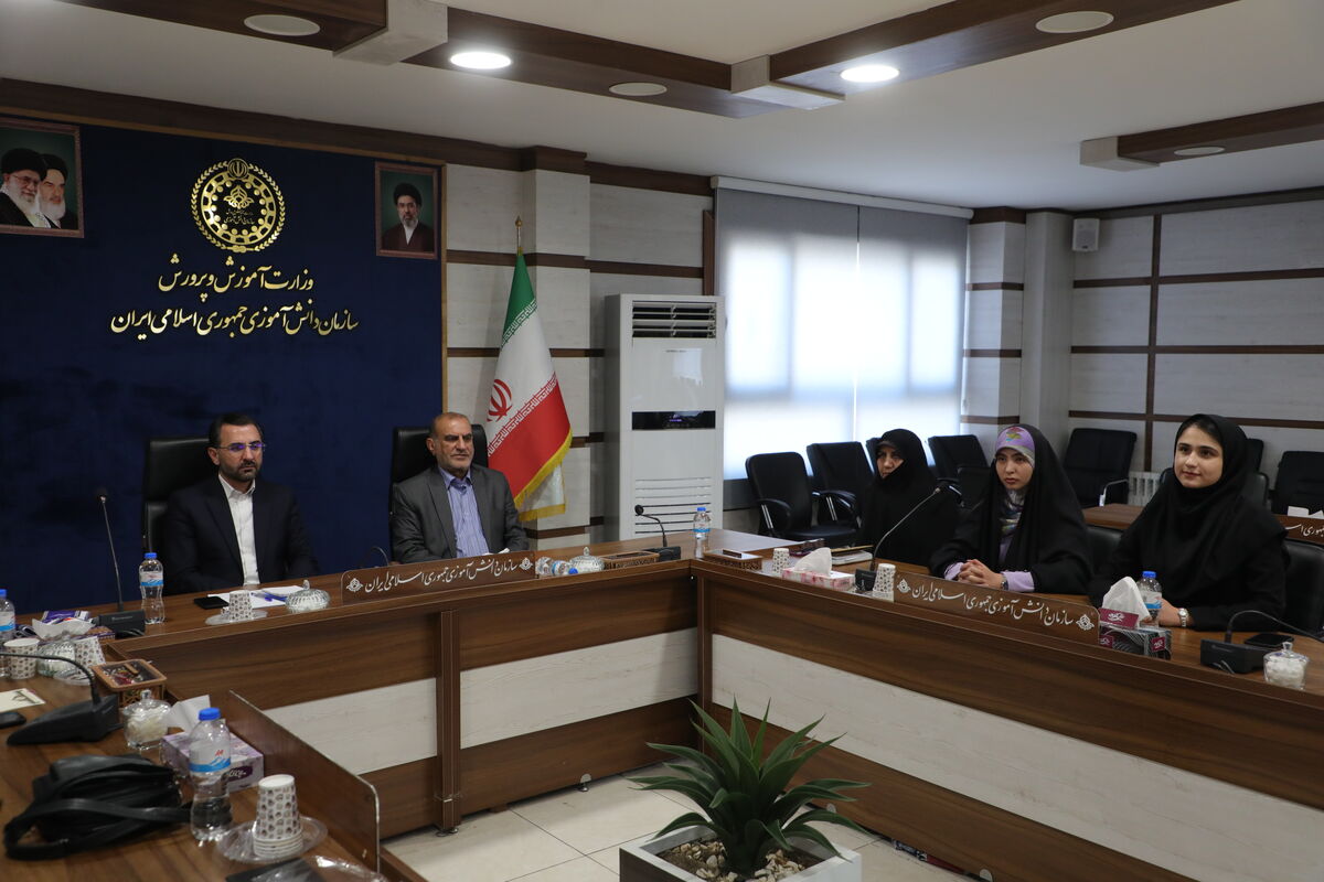 برگزاری نشست صمیمی هیأت‌رئیسه مجلس دانش‌آموزی با قائم مقام معاون وزیر در سازمان دانش‌آموزی کشور