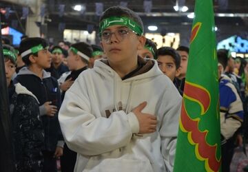 نوای عاشقی دانش‌آموزان در مراسم «نوگلان فاطمی» بهارستان‌دو