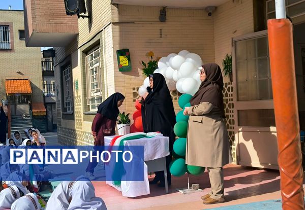 جشن دهه انقلاب و زنگ حماسه آفرینی انقلاب در دبستان شطیطه ۲