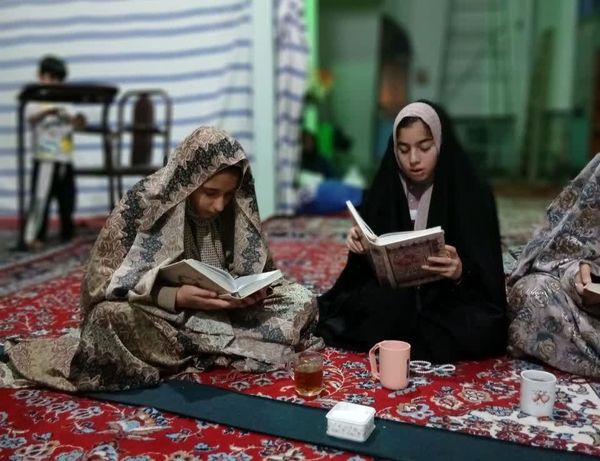 شور اعتکاف دانش‌آموزان دختر روستای طنجور در سه روز بندگی