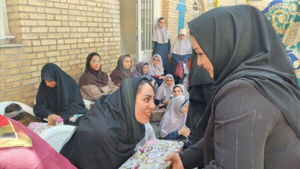 جشن روز معلم دبیرستان شهیده محبوبه دانش 