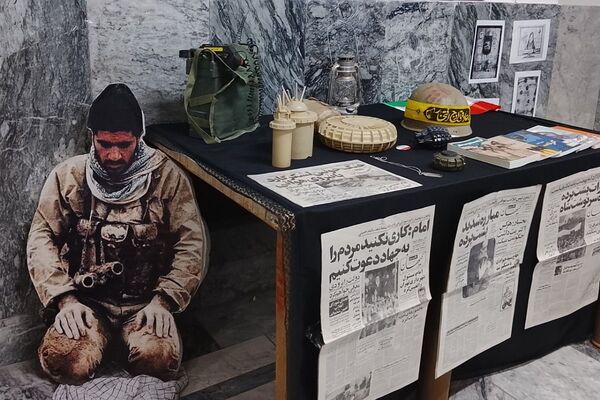  جشن ۲۲ بهمن در دبیرستان حضرت زینب(س) شهرری