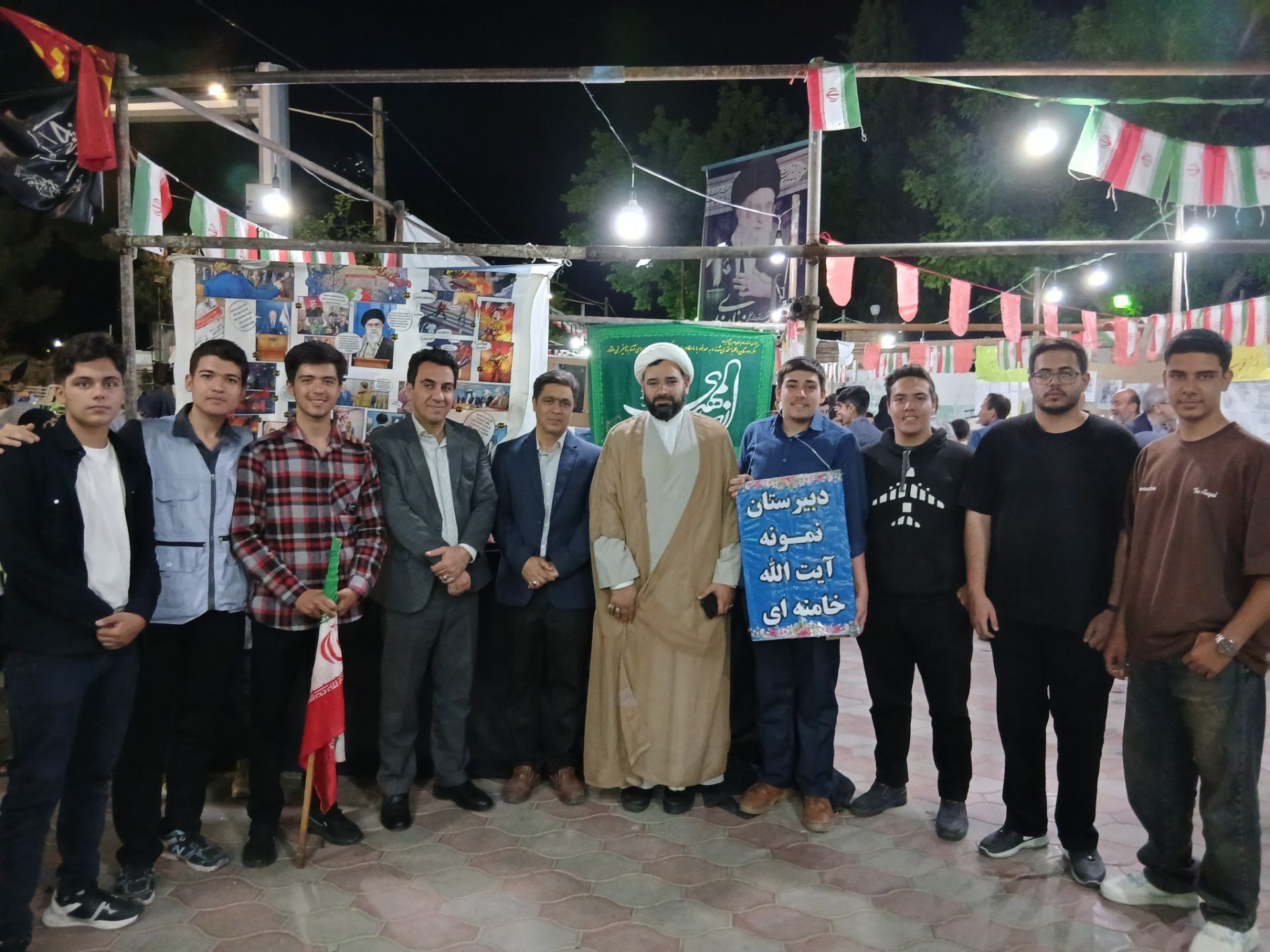 برپایی موکب فرهنگی توسط بسیج دانش آموزی و انجمن اسلامی دبیرستان نمونه آیت الله خامنه ای