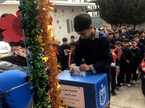 زنگ عاطفه‌ها در دبستان امیرصدرا روحی فرد پور محمودآباد 