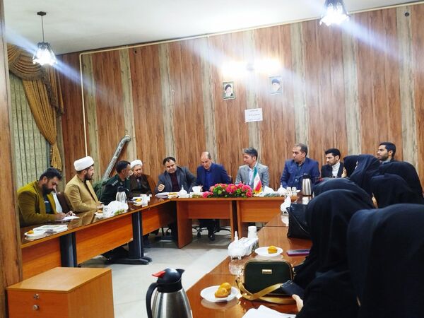 جلسه برنامه‌ریزی برگزاری راهپیمایی یوم‌الله ۲۲ بهمن با حضور مدیران مدارس شهرستان فاروج
