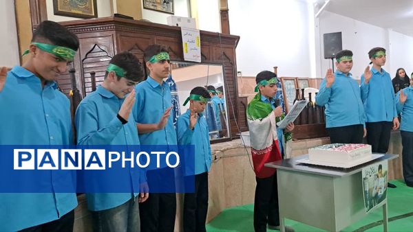 جشنِ تکلیفِ «به وقتِ میهن خدایی» دانش آموزان اشکذری همراه دستبوسی مادر