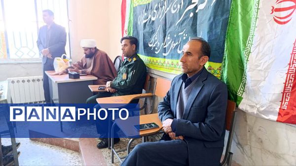 نشست جهاد تبیین به‌مناسبت گرامیداشت دهه‌مبارک فجر در مدرسه امام خمینی (ره) دیشموک